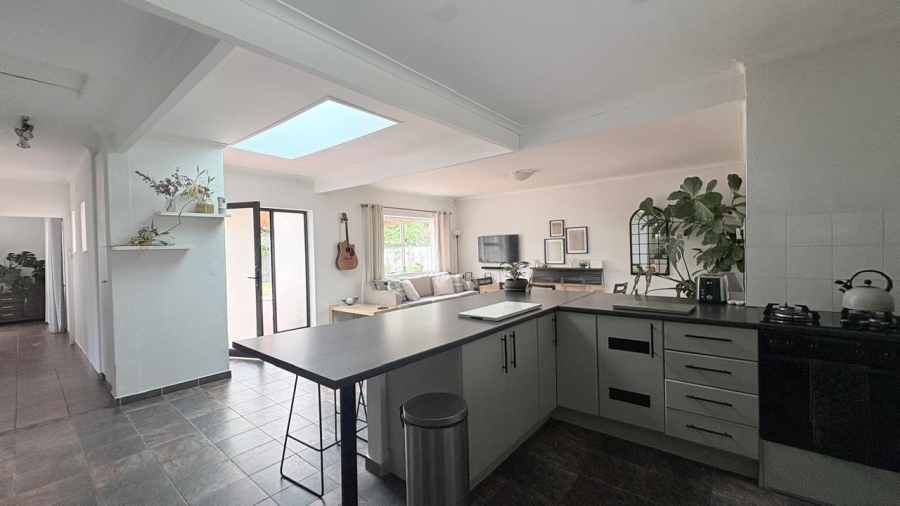To Let 3 Bedroom Property for Rent in Meadowridge Western Cape